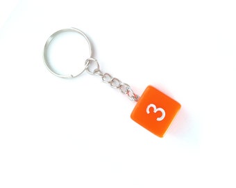 D6 Dice Keyring - Orange 6 Sided Dice Keychain - Geeky Gift - DND Dice TTRPG - Dungeons and Dragons Present for GM - Polyhedral Dice