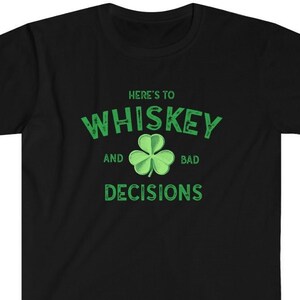 T-shirt drôle whisky et mauvaises décisions : t-shirt unisexe en coton doux