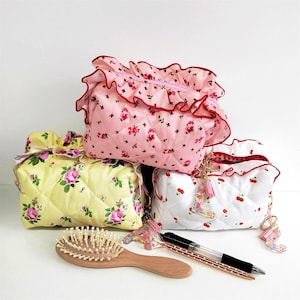 Pink Floral Makeup Bag With Initials Resin Keychain, Personalized Ruffles Seersucker Travel Makeup Bag, Bridesmaid Gifts, Cosmetic Pouch