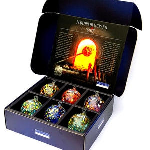 6 boules de Noël en verre Les Couleurs de Murano, avec un élégant coffret cadeau. Soufflé et travaillé à la main. image 1