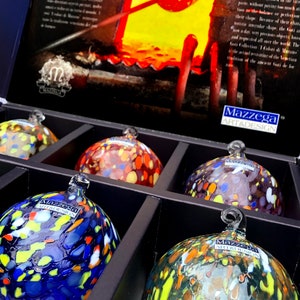 6 boules de Noël en verre Les Couleurs de Murano, avec un élégant coffret cadeau. Soufflé et travaillé à la main. image 8