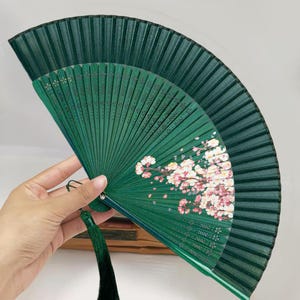 Abanico de mano de bambú de seda con flores, abanico plegable minimalista para regalos de fiesta, elegante abanico de mano para boda, abanico de mano con borlas, regalo de abanico portátil