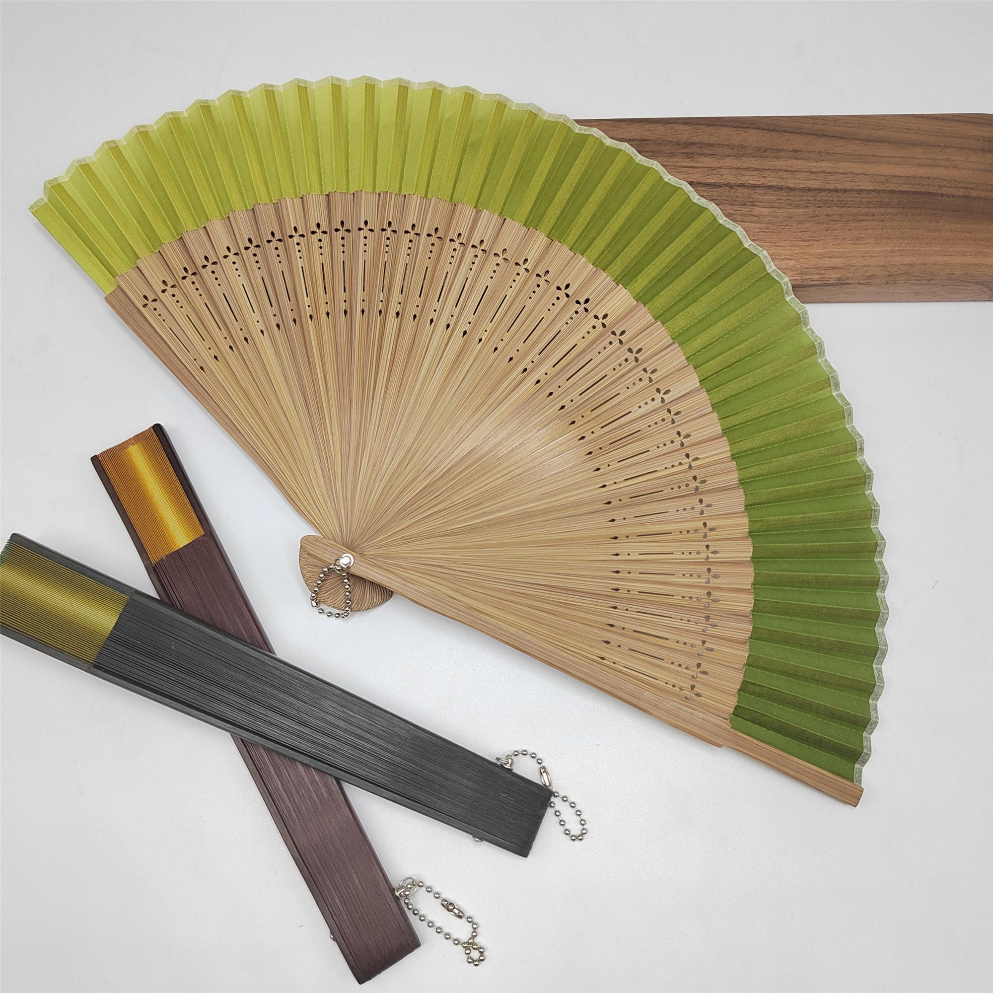 Personalized Folding Hand Fan, Green Bamboo Ribs Fabric Fan, Wedding Favors Handheld Fan, Elegant Prom Dress COS Accessories, Party Gifts