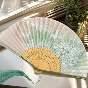 Deer Forest Print Silk Bamboo Fan, Elegant Folding Hand Fan, Portable Handheld Fan, Handmade Graduation Gift, Wedding Favor, Party Accessory