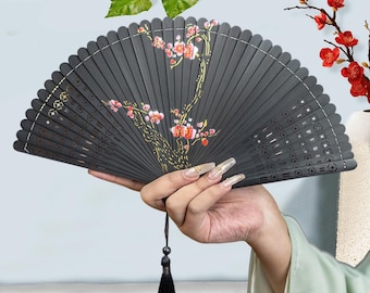 Abanico de bambú, abanico verde tallado con borlas, abanico plegable portátil, abanico de mano para fiestas, elegantes abanicos de mano, regalo de cumpleaños para cosplay