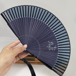Abanico de bambú romántico con rosas, abanicos portátiles de seda ligera, abanicos plegables para despedida de soltero, elegante abanico de mano para bailar, recuerdo de boda en la playa, regalo.