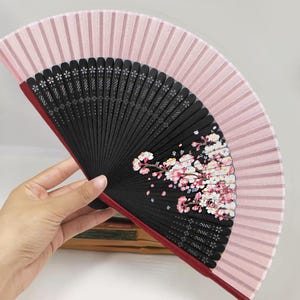 Abanico de bambú de seda con flores de cerezo, abanico portátil de mano, abanico plegable para regalos de fiesta, abanico de mano para bodas, elegante abanico de baile, accesorios de ropa