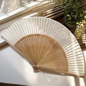 Abanico colgante de cristal, abanico de bambú de seda, regalo de novia para despedida de soltera, abanico portátil para fiestas, accesorios de vestir, abanicos personalizados de verano