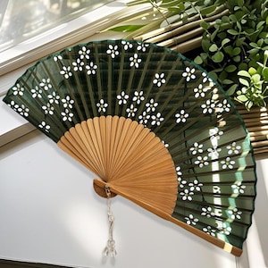 Creative Flower Bamboo Fan, Folding Hand Fan for Summer, Portable Fabric Hand Fan for Weddings, Elegant Handheld Fan for Party Favors Gifts