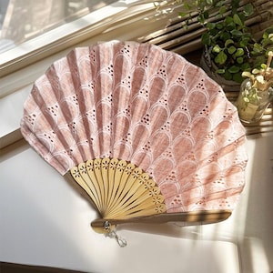 Vintage Peacock Embroidery Folding Fan, Semi-Circle Bamboo Hand Fan with Shell Motif, Hollow-Out Minimalist Design for Daily Accessory, Gift