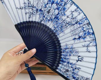 Blauwe en witte porseleinen handventilator, bloemenhouder, cosplayventilator, trouwjurkaccessoire, displaydecor, blauwe feestcadeaus, blauw voor bruid