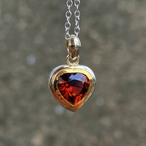 Heart Garnet Necklace 14K Gold, Garnet Pendant 14k Gold Bezel, Garnet Necklace Vintage, January Birthstone Necklace, Red Heart Necklace