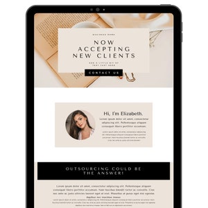 Puede incluir: Una captura de pantalla de una tableta que muestra un sitio web con un fondo beige y un cuadro de texto blanco que dice "Now Accepting New Clients". El cuadro de texto está sobre una foto de un libro abierto con una taza de café. Debajo del cuadro de texto hay una foto de una mujer con cabello castaño y una camisa blanca. El texto debajo de la foto dice "Hi, I'm Elizabeth." y "Outsourcing Could Be The Answer!"