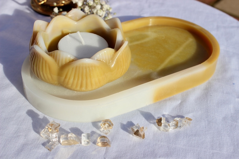Small tray with beautiful lotus flower candle holder Set