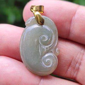 Natural Burmese Jadeite Jade Pendant – Icy Apple Green – Hand-Carved Swirl Ruyi Motif – Pendant, Jewelry, Charm, Gemstone Gift – JOP003