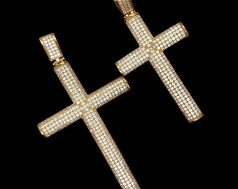 Colgante religioso cristiano con forma de cruz de oro amarillo de 10 quilates para collar/cadena. Variaciones de tamaño.