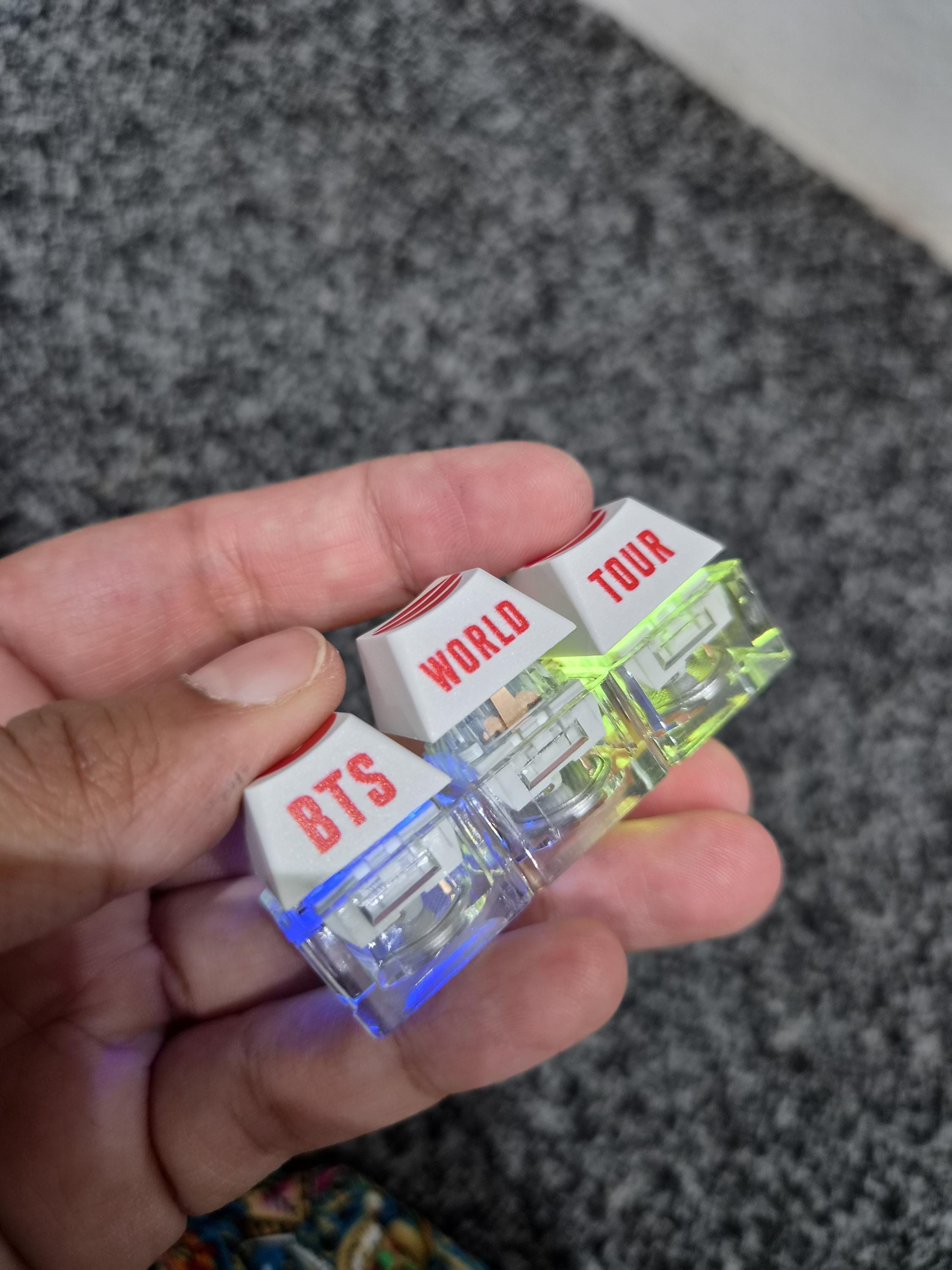 BTS 公式 MAGIC SHOP 韓国 Tシャツ デスクノート キーホルダー Bts Key Clicker Keychain - Etsy
