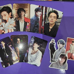 7 BTS V Teahyung Fotokarten, plus 4 standard Sticker