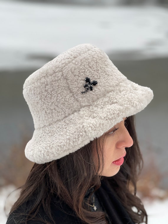 LA DIOR-BE Women Leather Hat Beige Fur 