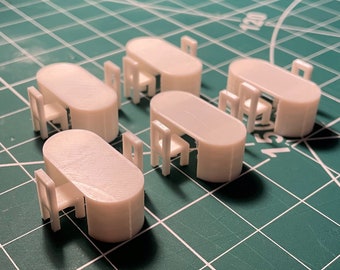 Escritorio y sillas a escala 1:50 para maquetas de arquitectura / casas de muñecas