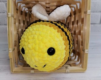 Bumble bee plush. Kawaii plushies. Amigurumi bee. Hand made toy. Soft gift.