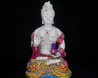 Sitzende Guanyin Göttin mit Blume chinesische weiße Porzellanfigur China RK676 