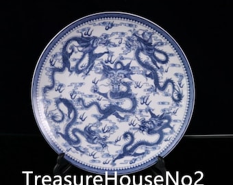 Chinese antique ceramic blue and white dragon pattern plate is made by hand. It is ancient and exquisite and worth collecting