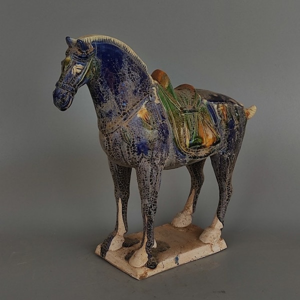 Antiquité chinoise sculptée à la main Tang Sancai Blue Glazed War Horse Collection Valeur de la collection