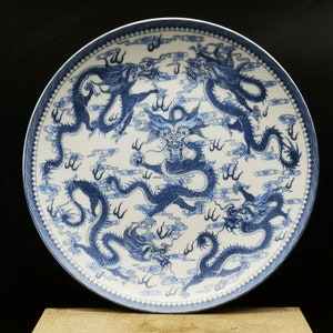 Chinesische Retro handgemachte Qing Qianlong blau und weiß fünf Drachen Platte Wohnzimmer Bogu Rahmen Porzellanplatte, Sammlungswert