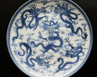 Chinese retro handmade Qing Qianlong blue and white five dragon plate living room Bogu frame porcelain plate, collection value