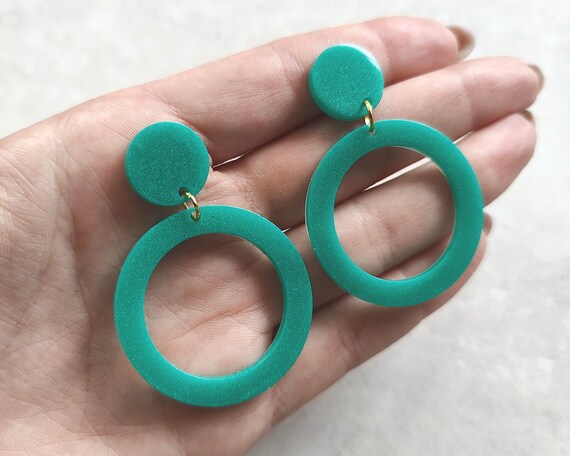 Green circle earrings deals
