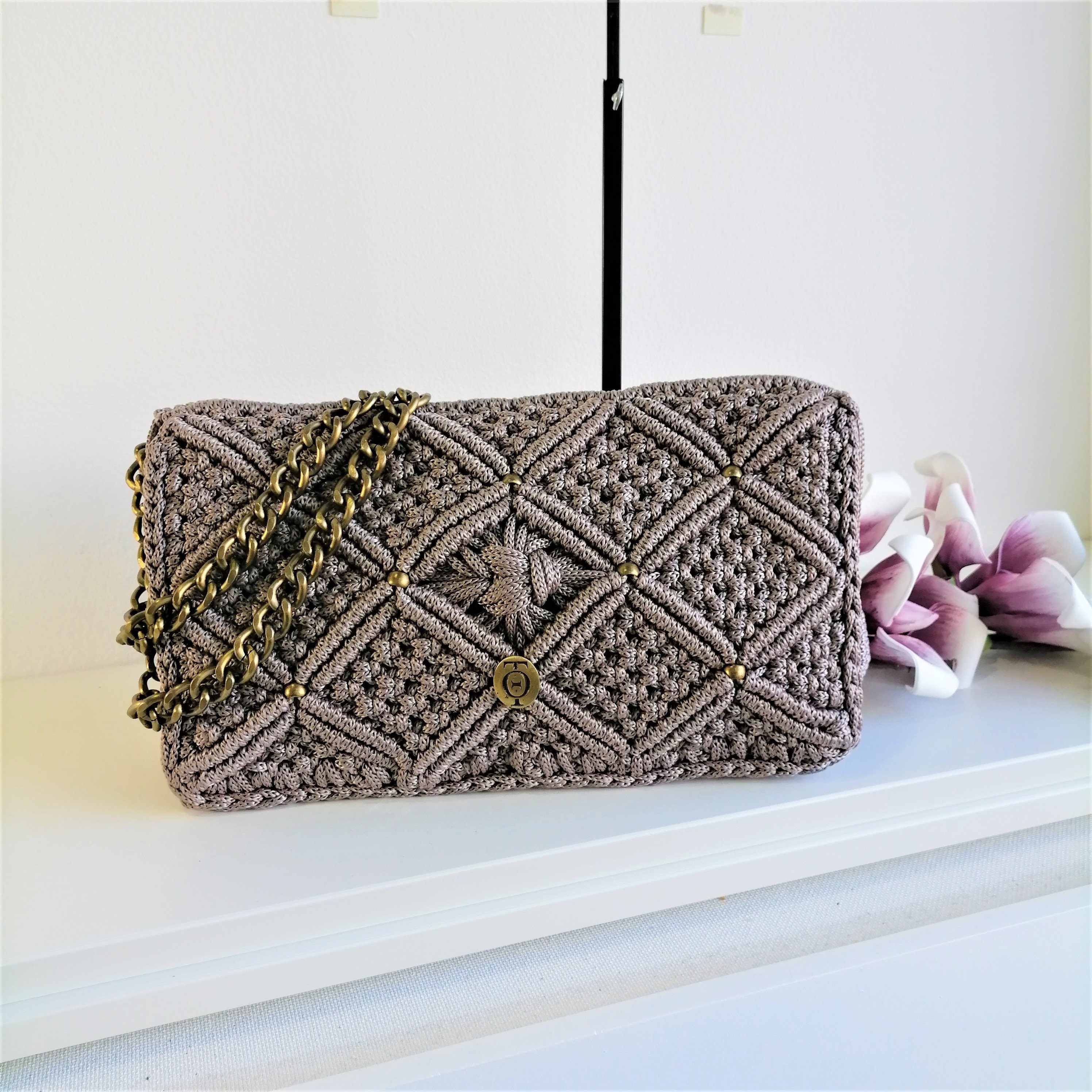 Chanel White Chevron Stitched Leather Box Evening Bag-Limited Edition –  RELUXE1ST