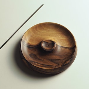 Walnotenhouten wierookbrander: handgemaakte stokhouder, yogadecor