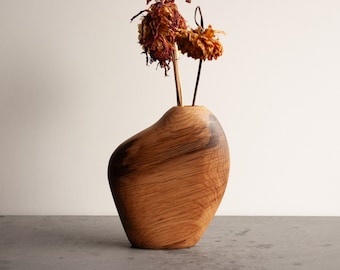 Vaas biologisch eiken, arrangementen met gedroogde bloemen, curvy gevormd decor, ambachtelijke houten vaas, op maat gemaakt