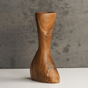 Walnussholz Vase: Wabi-Sabi Home Decor
