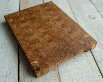 Bushcraft small endgrain cutting board, Oak hardwood, Practical Gifts for Kitchen Enthusiasts and travellers