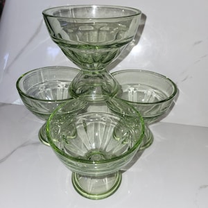 Vintage Green Glass Dessert Bowls | Set of 4 Sundae Bowls | 11cm Diameter | Retro Mid-Century Tableware