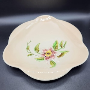 Royal Winton Grimwades 27cm (10.6&quot;) Triangular Floral Dish | Cream with  Flower Motif | Unusual Shape, Vintage English Pottery