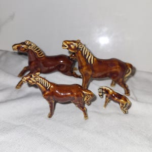 Vintage Chinese Swatow Ceramic Horses – Set of 4 | Small Collectible Ceramic Ponies | Horses of Happiness | 6–10cm | Vintage Figurines