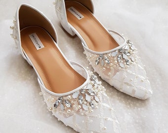 Zapatos planos de novia blancos elegantes con cuentas, zapatos de boda de princesa de cuento de hadas con encaje elegante