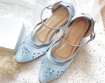 Zapato de cuento de hadas con cuentas transparentes y sencillos en azul, zapato minimalista de princesa Cenicienta, elegante tacón de cristal para invitada de boda.
