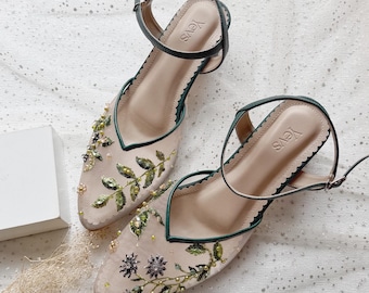 Dunkelgrüner Blumen bestickter Hochzeitsschuh, klassischer minimalistischer Brautabsatz, Gartenparty Statement-Schuh, eleganter Partyschuh