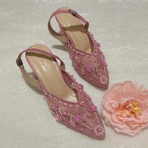 Elegantes zapatos de tacón con tira trasera y bordado de encaje rosa, para dama de honor con lentejuelas y cuentas florales, elegantes y cómodos zapatos de boda de verano.