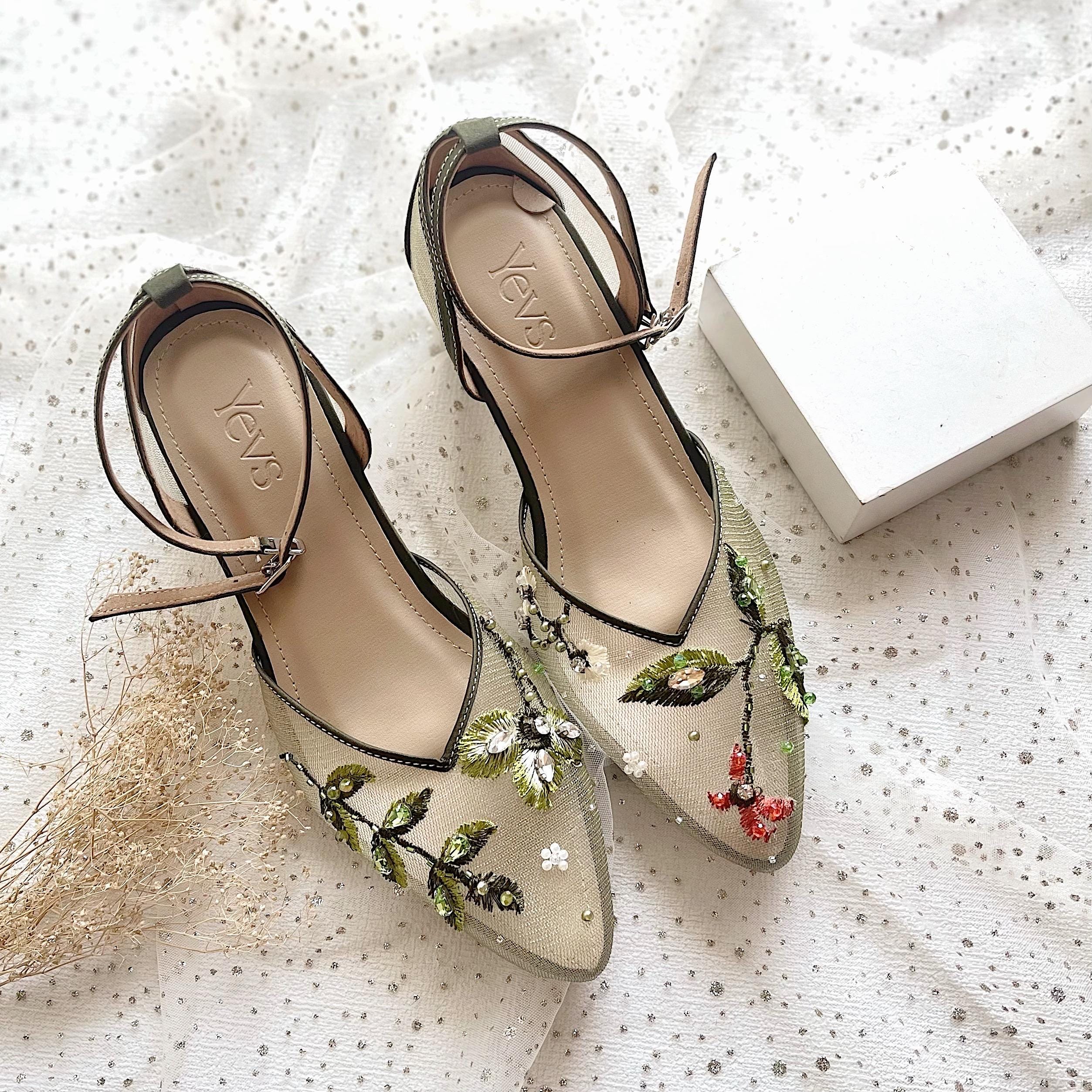 Elegantes Damenkartellhut in Olivgrün mit Blumenapplikation Olive Green Floral Block Heel - Etsy main image 2