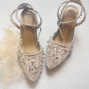 silver transparent classic wedding party heels, simple elegant bridal custom heel, pearl beaded wedding guest shoe, simple elegant heel