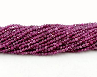 Un Filo Di Pietra Del Sole Sfaccettata Diametro 8 Mm