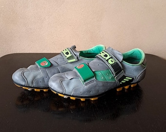 chaussures de cyclisme de VTT italiennes sidi gris et vert vintage des années 80 avec velcros et crampons, taille EU 44/US 10