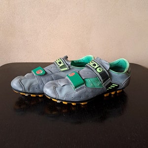 Comfy retro velcro shoes top