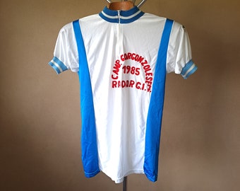 maillot de cyclisme rétro vintage des années 80, blanc et bleu brillant et brillant à manches courtes avec col et extrémités des manches en tricot, taille S pour homme/L pour femme