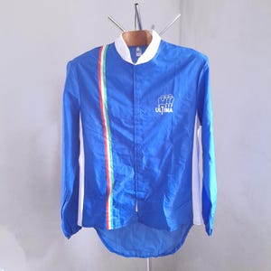 Unused vintage team Italia blue colorful cycling windbreaker with a velcro strip, size L
